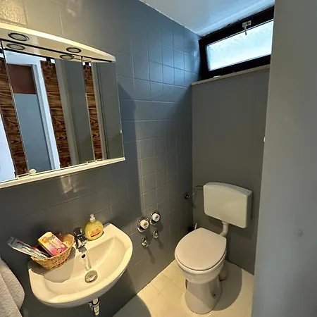 Guenstiges Kirchberg 2 Zimmer-bei Crailsheim-auch Fuer Monteure- 3 Betten 1 Schlafsofa - Einfache Schnucklige Unterkunft- Fuer 80 Eur Pauschal