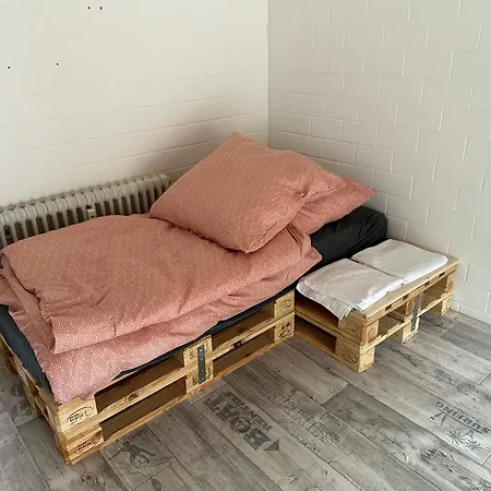 Guenstiges Kirchberg 2 Zimmer-bei Crailsheim-auch Fuer Monteure- 3 Betten 1 Schlafsofa - Einfache Schnucklige Unterkunft- Fuer 80 Eur Pauschal * Kirchberg an der Jagst